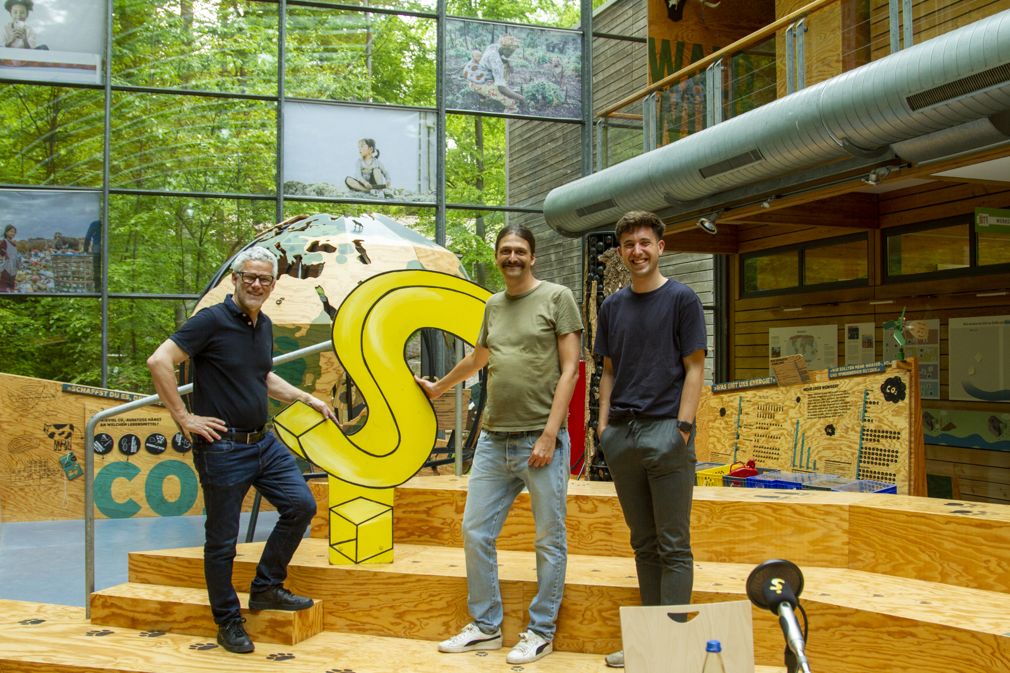 Prof. Stephan Ferdinand, Wolfgang Baum und Tobias Schäfer im Haus des Waldes