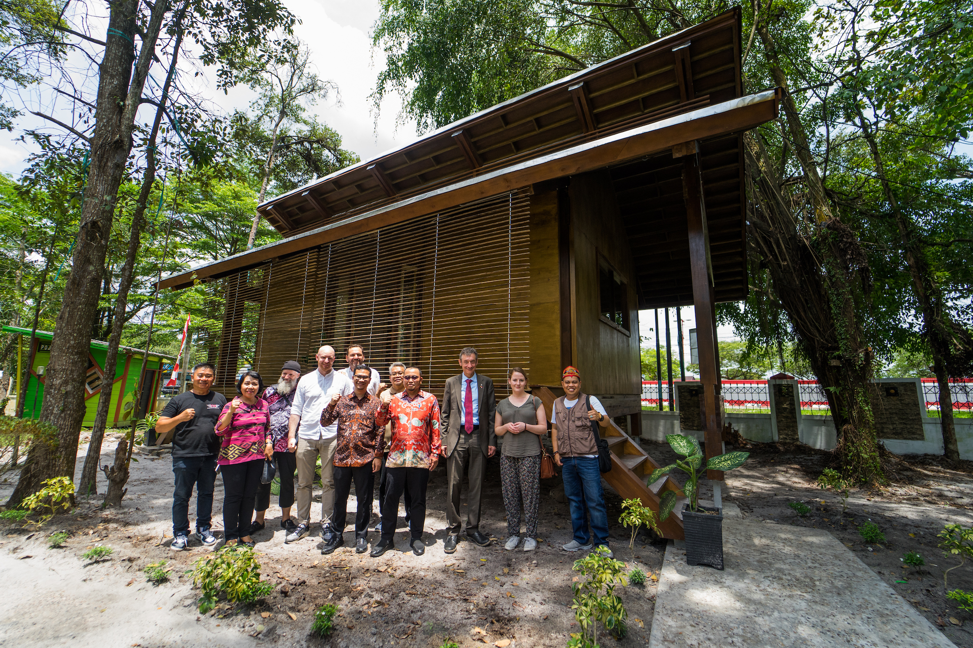 Members of German parliament, Indonesian Government representatives, Fairventures staff and the company who built the modular house.